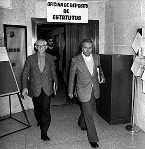 May 6, 1977: Legalization of the CNT. On the right is Gómez Casas, general secretary and author of important books on the history of the CNT.